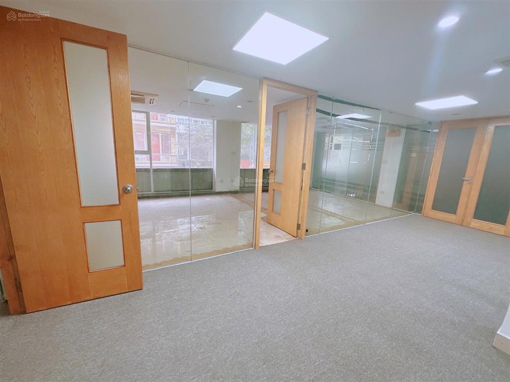 Cho thuê vp tòa vietcombank tower, nguyễn văn cừ, long biên 200m2