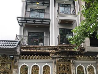 Cho thuê nhà liền kề tại nguyễn tuân. dt  95 m * 4 tầng . mt  6 m. chia phòng. gía 45 triệu.