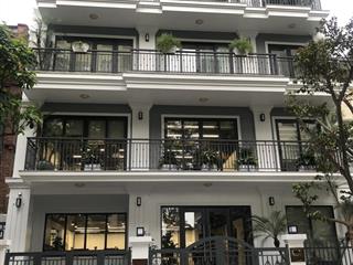 Cho thuê nhà tại thành phố giao lưupvđ.dt 120 m * 6 tầng + 1 hầm.mt  7.5 m.thông sàn.thang máy.