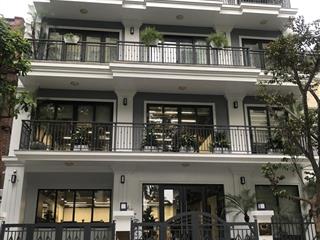 Cho thuê biệt thự tại nguyễn chánh. dt 160m2 * 4 tầng + 1 hầm. mt 10m. chia phòng. giá 38 triệu