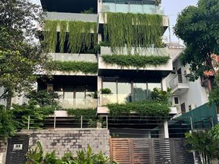 Cho thuê nhà nguyên căn gần hdi mạc thái tông. dt 95m2 * 4 tầng + 1 hầm. mt 7m. thông sàn