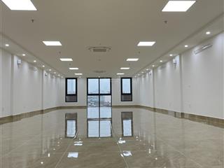 Cho thuê nhà mặt phố nguyễn khang, dt 180m2 8 tầng, 1 hầm gửi xe, mt 8m thông sàn, thang máy