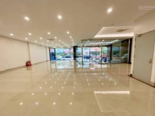 Cho thuê văn phòng dt 200m thông sàn , 1 hầm, hai thang máy, hai vệ sinh, lô góc 3 thoáng ,nhà mới