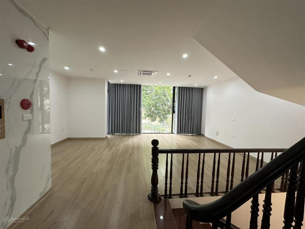 Bán nhà ngõ 26 đỗ quang  cầu giấy, dt 96m2 x 7 tầng  1 hầm, mt 7m, gara ô tô.  0988 138 ***