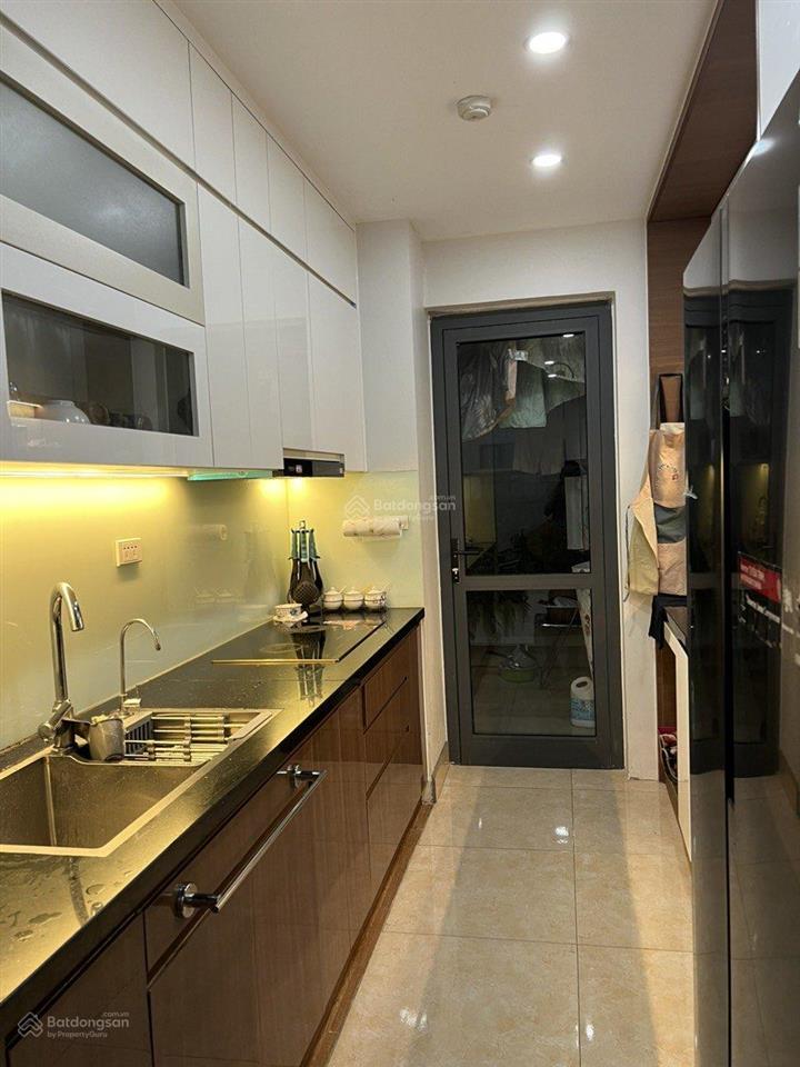 Tôi cần bán gấp căn hộ ở cc green stars, dt 66,8m2, 2pn full đồ đẹp. giá bán 6,5 tỷ  0979 062 ***