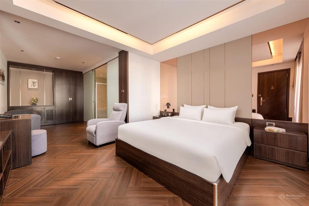 Hàng hiếm  106 hoàng quốc việt  phân lô vỉa hè  130m2  mặt tiền 9m  dt cho thuê 220tr  giá rẻ