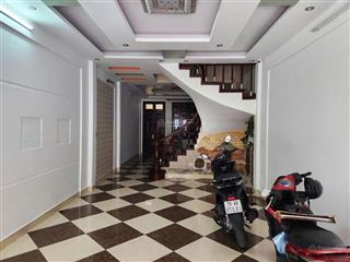 Nhà phân lô ngõ 106 đường hoàng quốc việt, dt 70m2, 5 tầng, mặt tiền 5m, đường rộng 6m