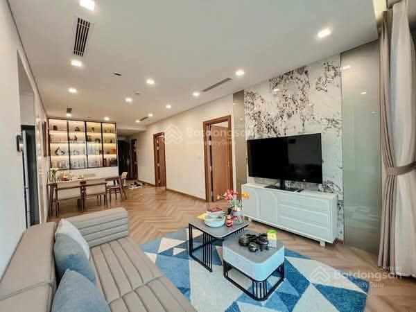 Vợ chồng tôi cần bán gấp căn tầng 8 chung cư sakura 47 vũ trọng phụng 90m 3 ngủ full bc đông nam