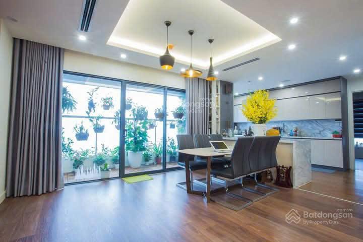 Gia đình bán căn hộ chung cư times tower 35 lê văn lương 128m2 3 phòng ngủ ban công nam 11 tỷ