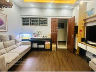 Gia đình bán căn hộ tập thể nguyên căn tầng 3 nghĩa tân, 75m2, 2pn, giá 4,2 tỷ