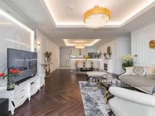 Cho thuê căn hộ vinhomes nguyễn chí thanh, dt 86m2 2 ngủ đủ đồ giá chỉ 18 triệu.  0945 894 ***