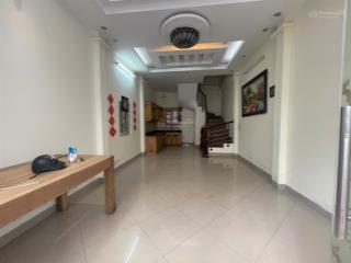 Nhà riêng ngõ phố hoàng mai gần chợ hoàng mai dt40m2x5t giá 12tr