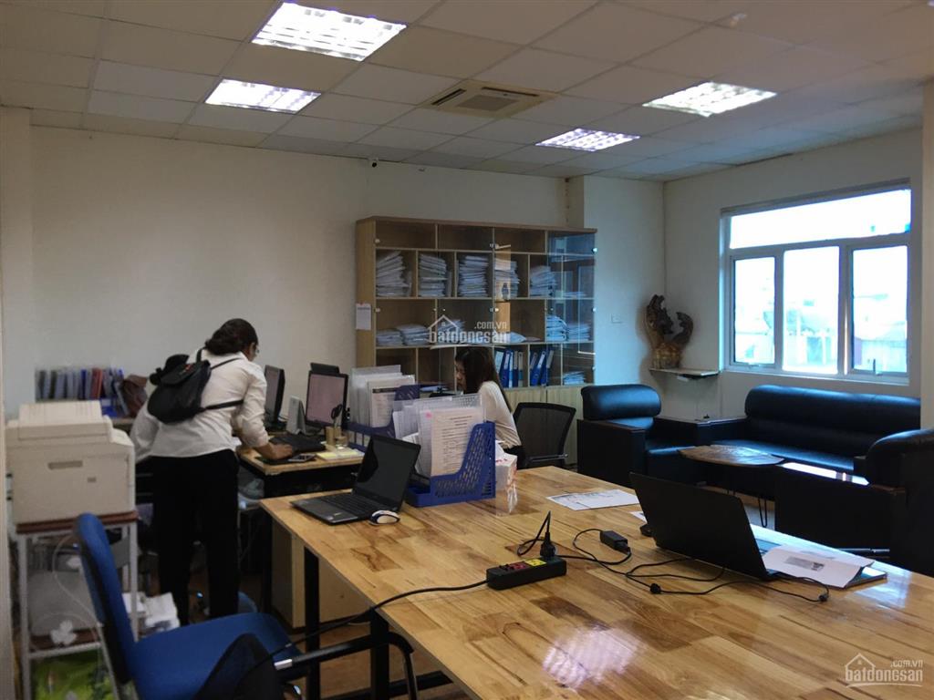 Cho thuê văn phòng 45m2, phố giảng võ, ba đình, hn, tầng cao, thoáng đẹp, có suất vat đầy đủ.