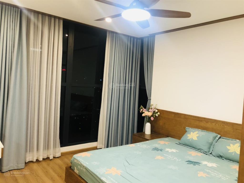 Cho thuê căn hộ chung cư vinhomes nguyễn chí thanh 86m2, 2 ngủ đủ đồ, vào ở luôn.  0972 709 ***