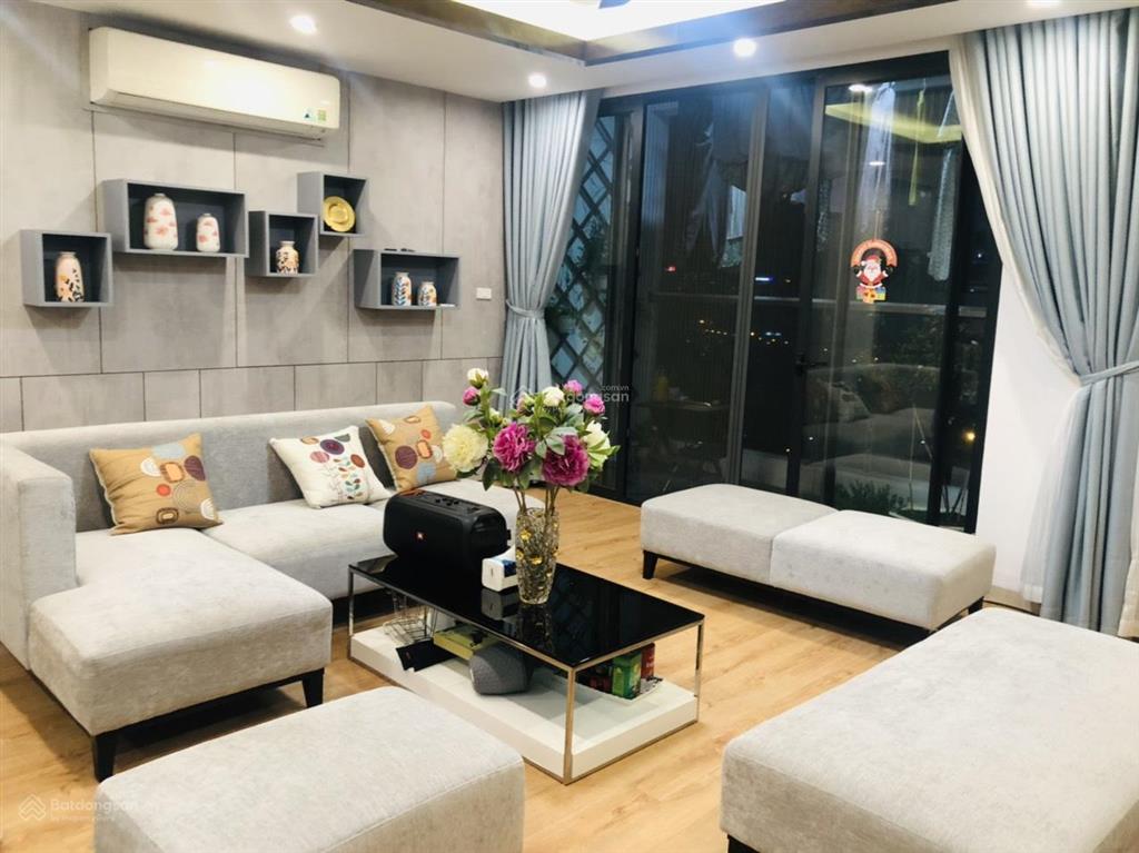 Cho thuê căn hộ chung cư vinhomes nguyễn chí thanh 86m2, 2 ngủ đủ đồ, vào ở luôn.  0972 709 ***
