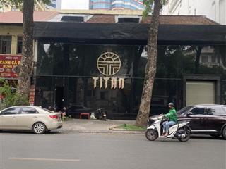 Cho thuê nhà mặt phố tại phố hai bà trưng, diện tích 360m2, 2 tầng, mặt tiền 18m, giá cực ưu đãi