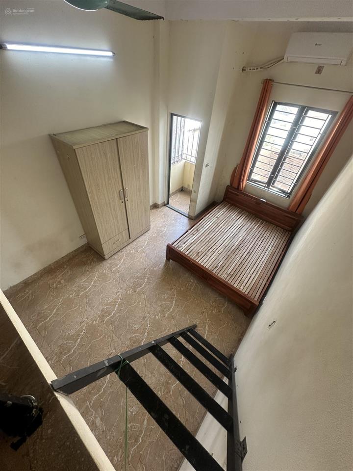 Cho thuê phòng dạng ccmn 30m2 ban công riêng ngay chợ văn la, ô tô đỗ cửa.  0984 378 ***