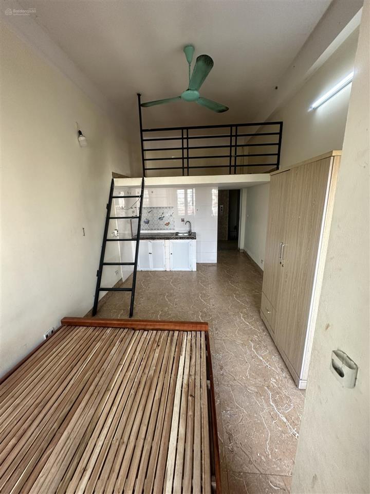 Cho thuê phòng dạng ccmn 30m2 ban công riêng ngay chợ văn la, ô tô đỗ cửa.  0984 378 ***