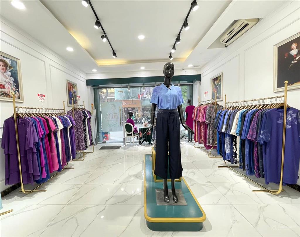 Cho thuê tầng 1 nhà mặt phố 256 bà triệu, 162m2 view đẹp