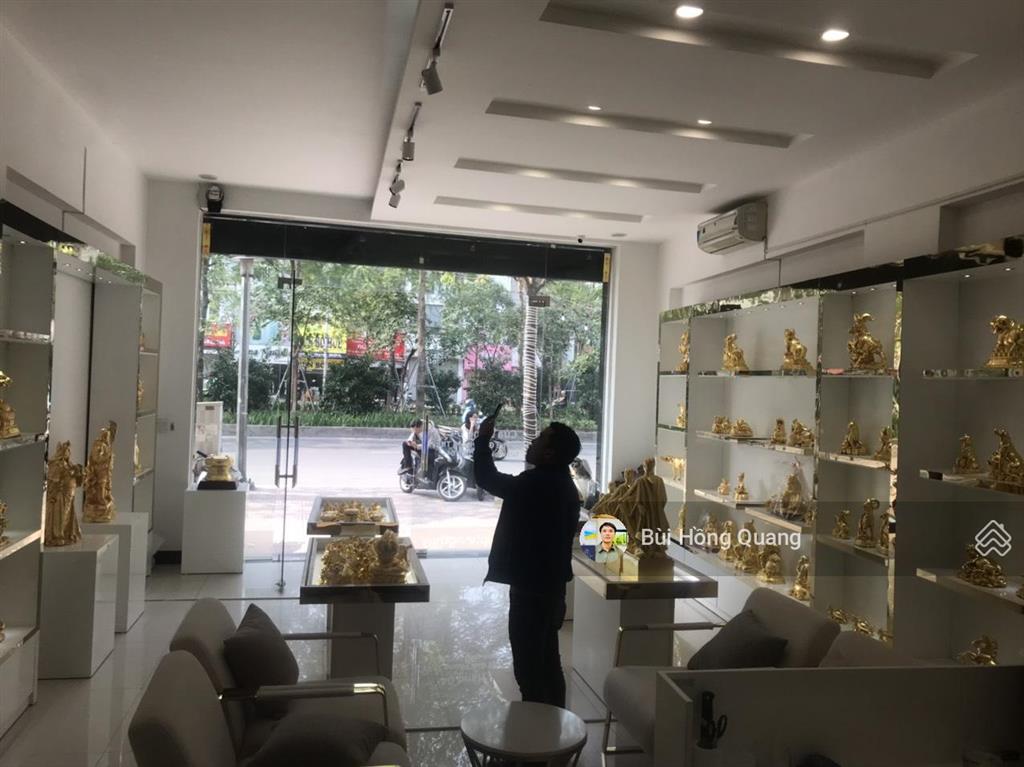 Cho thuê cửa hàng vị trí cực đẹp mặt phố hàng bài 50m2, lửng 20m2, mt 5m, riêng biệt