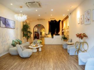 Cho thuê nhà mặt phố trung hòa, dt 130m2x5 tầng, mt 5m, giá 115tr,  0968 896 ***