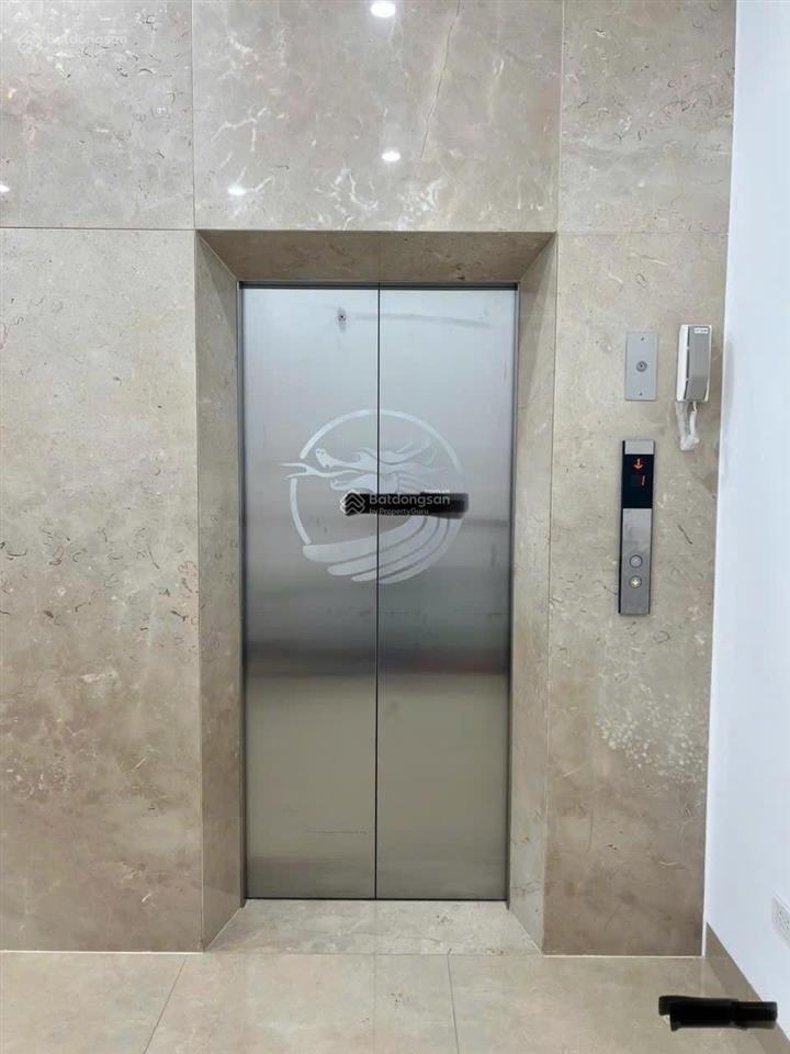 Cho thuê nhà mặt phố tôn đức thắng, dt 120m2x3 tầng, mt 6.7m, giá 105tr,  0968 896 ***