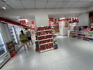 Cho thuê nhà mặt phố huỳnh thúc kháng, dt 300m2x3 tầng, mt 10m, giá 200tr,  0968 896 ***