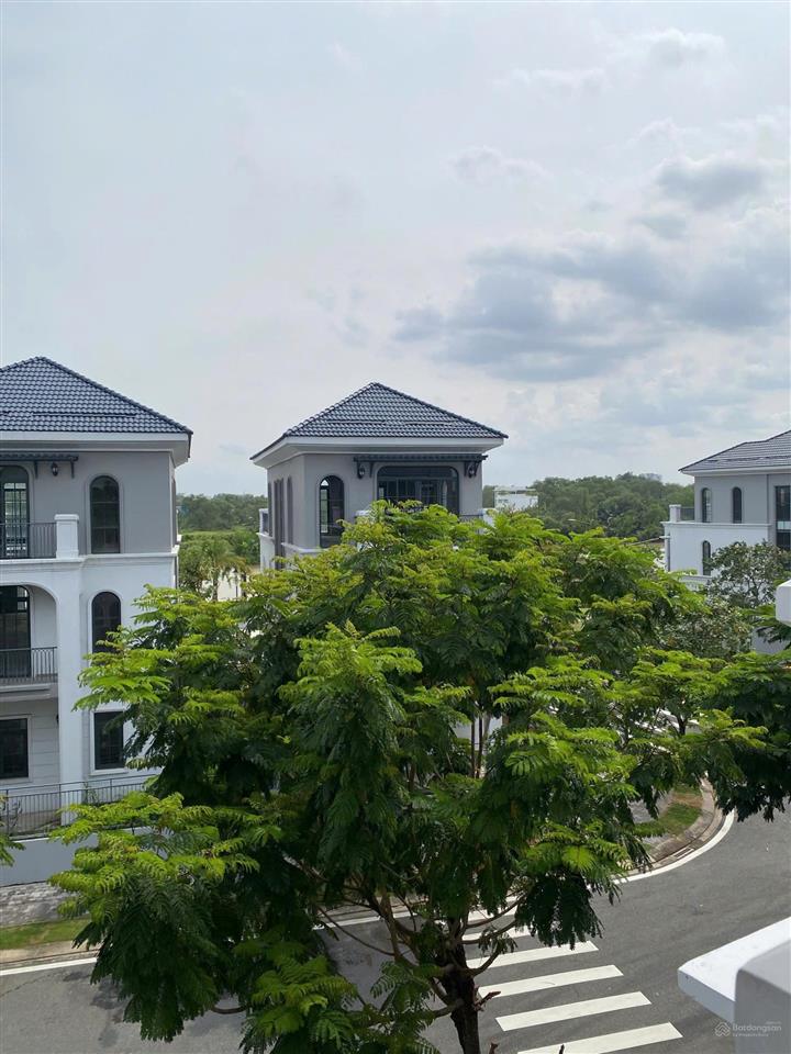 Chủ gửi bán nhà phố liền thổ palm city quận 9, dt đất 5*20m xây dựng 3 tầng. giá siêu hot chỉ 9 tỷ