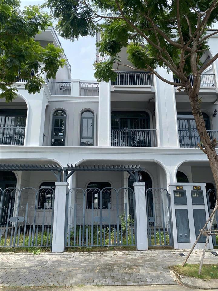 Chủ gửi bán nhà phố liền thổ palm city quận 9, dt đất 5*20m xây dựng 3 tầng. giá siêu hot chỉ 9 tỷ