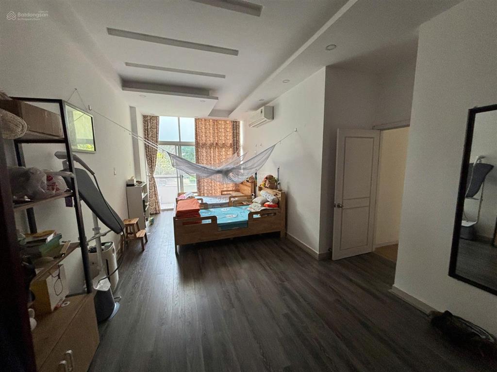 Bán gấp căn hộ garden court 2 pmh, q7. dt 140m2, 3pn. có sân vườn.  mạnh 0909 297 ***