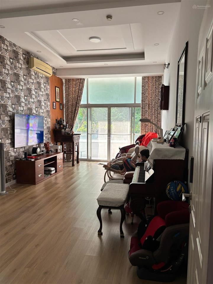 Bán gấp căn hộ garden court 2 pmh, q7. dt 140m2, 3pn. có sân vườn.  mạnh 0909 297 ***