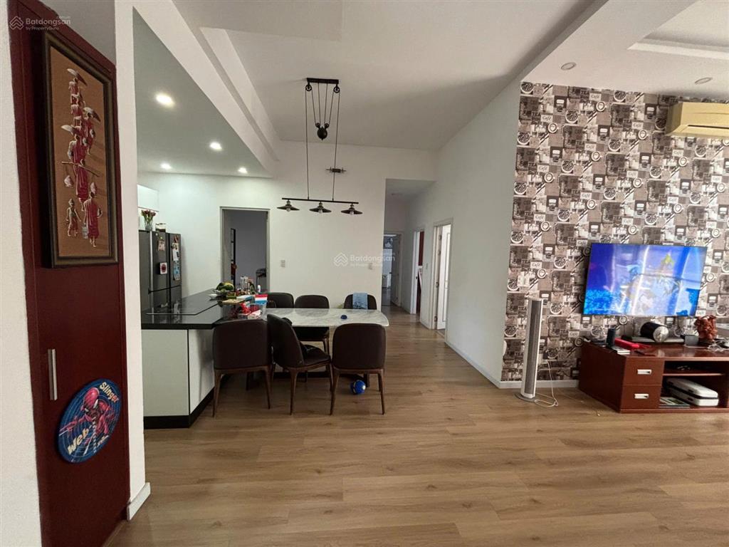 Bán gấp căn hộ garden court 2 pmh, q7. dt 140m2, 3pn. có sân vườn.  mạnh 0909 297 ***