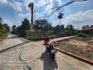 Đất 2 mặt tiền sạch sẽ giá 2 tỷ 850 gần chợ búng oto quay đầu thoải mái