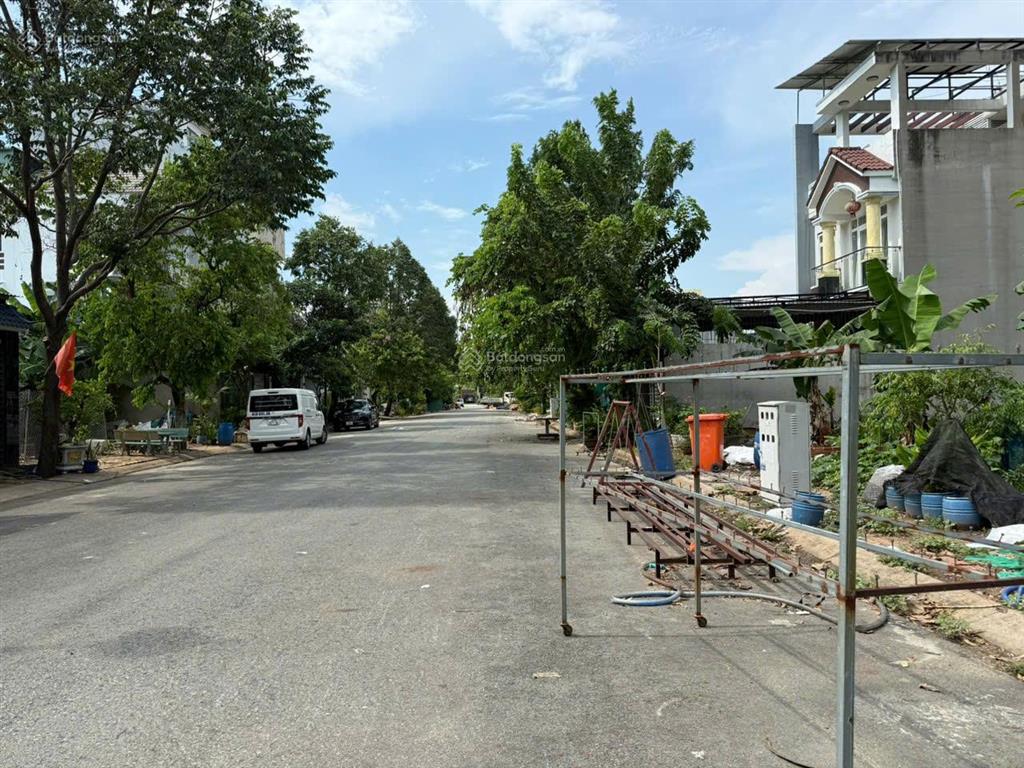 Bán nền 150m2 full thổ cư giá bình dương vị trí giáp sài gòn chỉ 40tr/m2 gần chợ đầu mối thủ đức