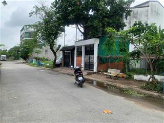 Bán đất tặng nhà cấp 4 sau lưng chợ đầu mối thủ đức dt 124m full thổ đường nhựa 6m