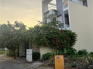 Mua đất tặng nhà (6,2x20) 124m full thổ , sổ riêng đường nhựa 10m gần cổng chào bình dương