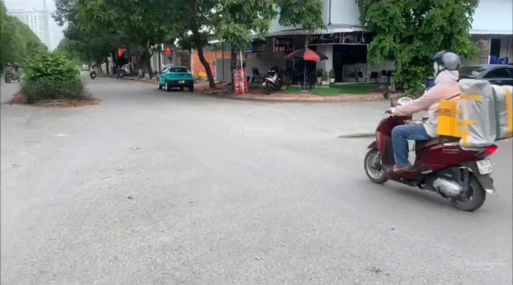 Bán lô biệt thự view sông (10x24,5) full thổ view sông sổ sẵn đường trước nhà 10m kdc vĩnh phú