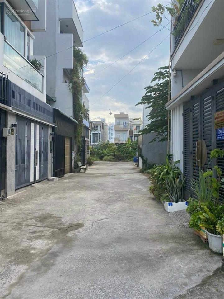 Kẹt tiền bán nhanh nền 51m ngay chợ gần trường học kdc  đất full thổ  sổ sẵn giá 2,7 tỷ