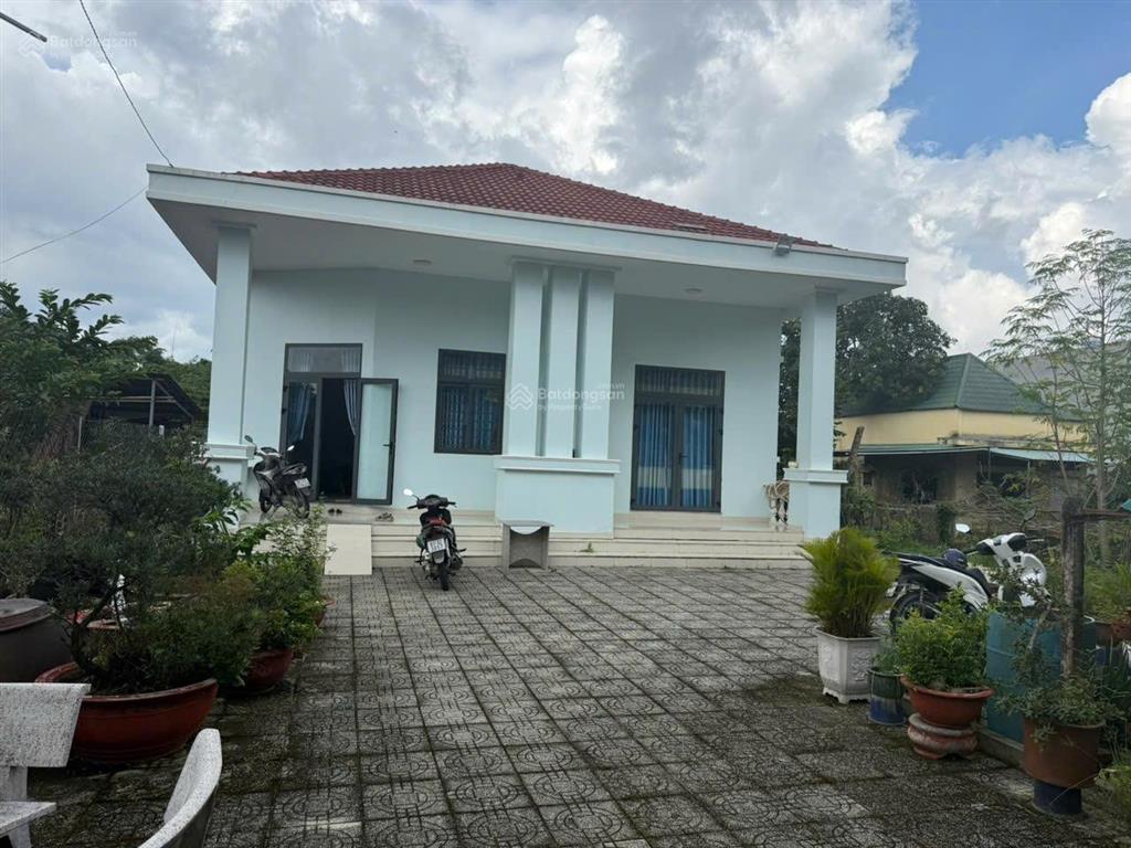 Đất biệt thự có sẵn nhà vườn gần sông sg  dt (16x50) giáp tp.hcm mặt tiền đường vp33