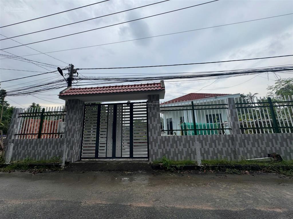 Đất biệt thự có sẵn nhà vườn gần sông sg  dt (16x50) giáp tp.hcm mặt tiền đường vp33