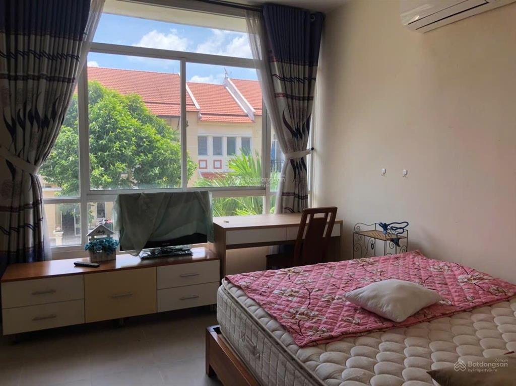 Cho thuê căn biệt thự vườn, nội thất hiện đại tại làng chuyên gia the oasis, thuận an, bình dương