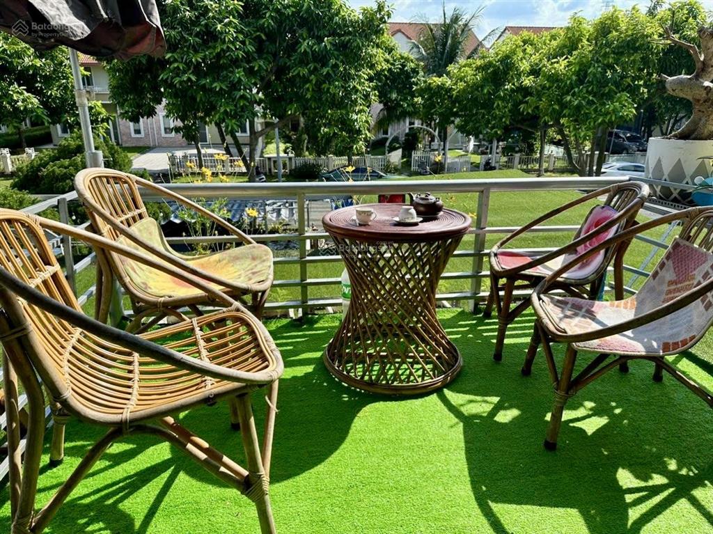 Chủ chuyển công tác bán căn liền kề. sẵn hđt 16tr/tháng tại the oasis liền kề aeon sân golf sb..
