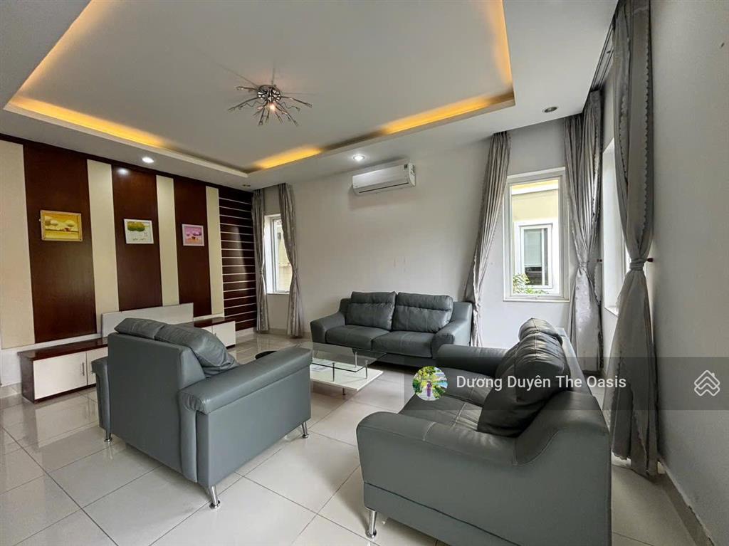 Chủ chuyển công tác cần bán căn bt 300m2 trục đường chính theoasis liền kề aeon sân golf 0975 362 ***