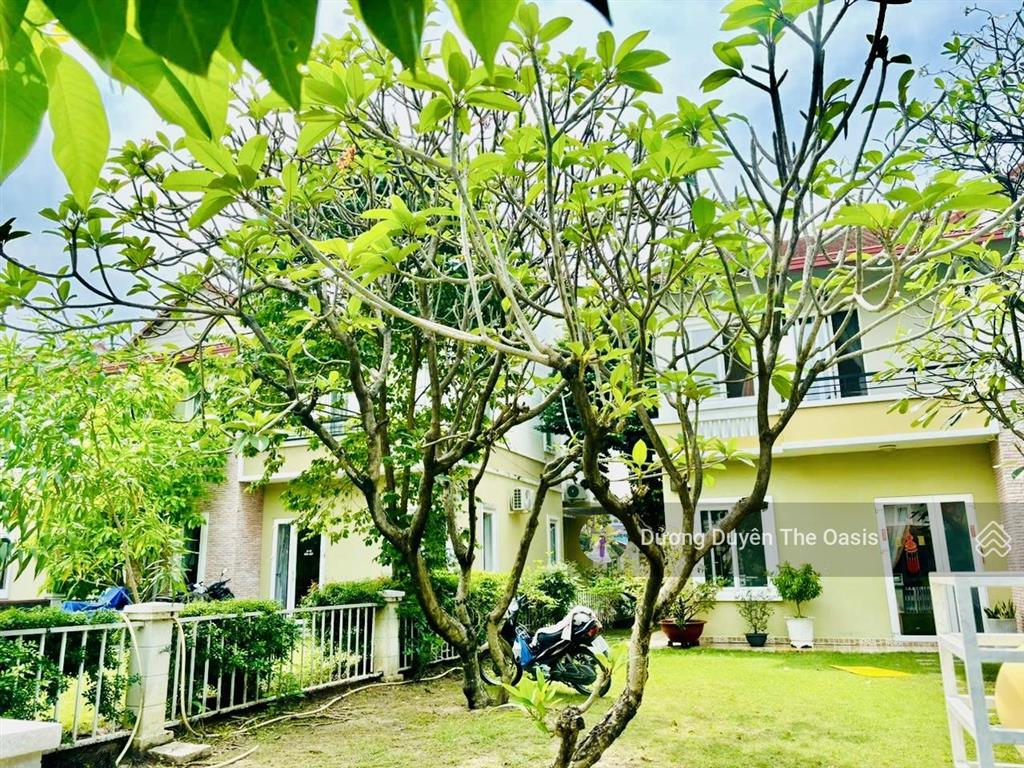 Chủ chuyển công tác cần bán căn bt 300m2 trục đường chính theoasis liền kề aeon sân golf 0975 362 ***