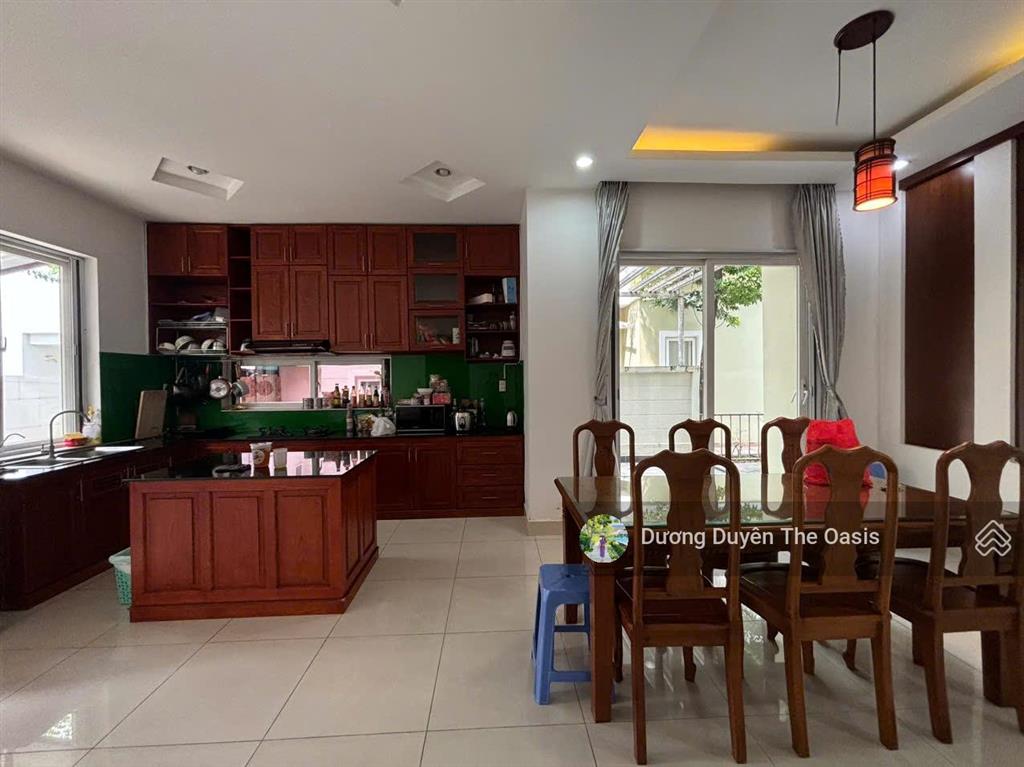 Chủ chuyển công tác cần bán căn bt 300m2 trục đường chính theoasis liền kề aeon sân golf 0975 362 ***