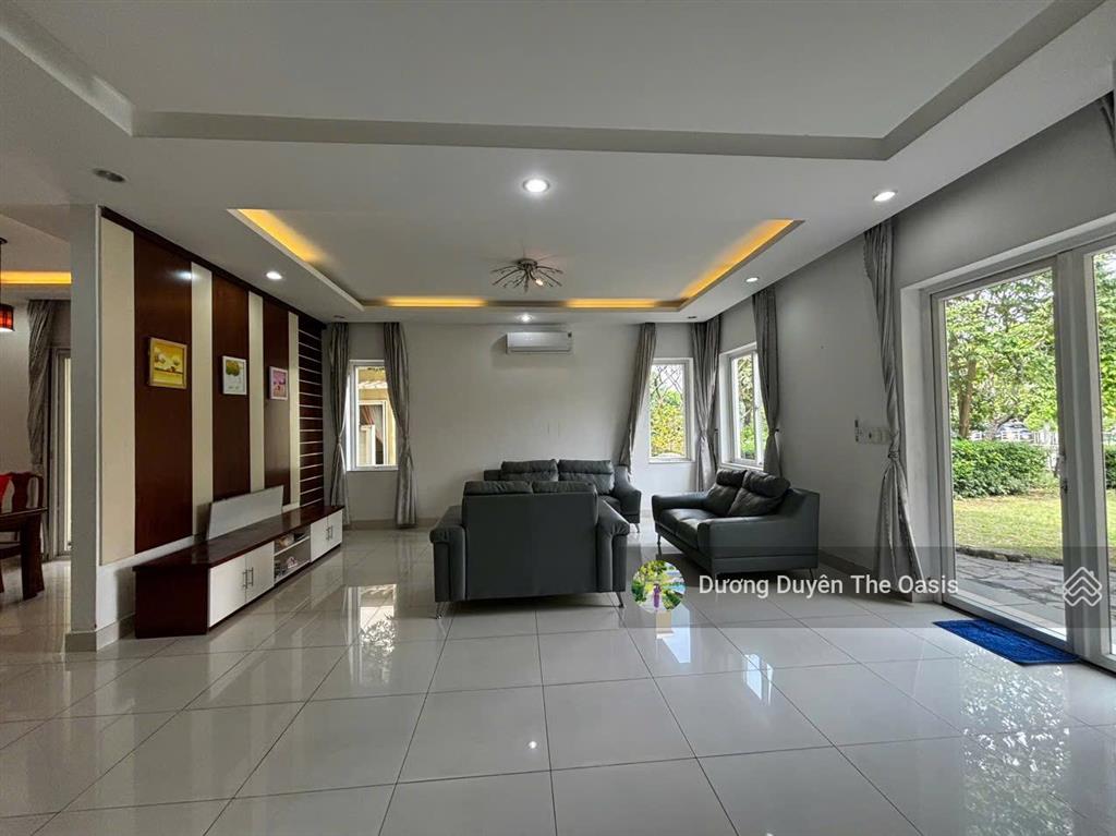 Chủ chuyển công tác cần bán căn bt 300m2 trục đường chính theoasis liền kề aeon sân golf 0975 362 ***