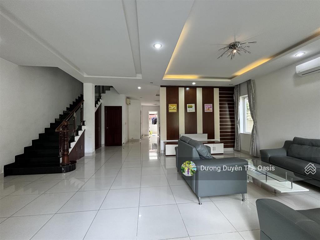 Chủ chuyển công tác cần bán căn bt 300m2 trục đường chính theoasis liền kề aeon sân golf 0975 362 ***