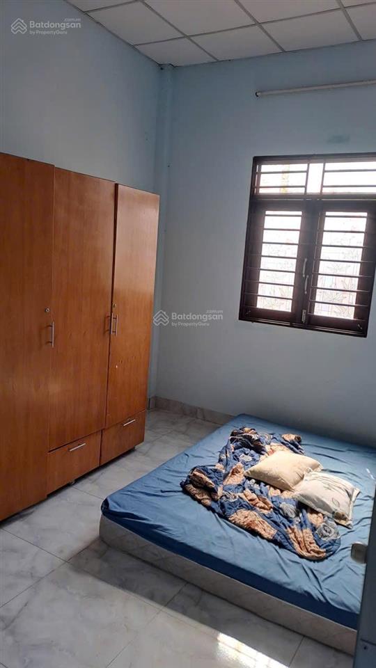 Nhà gia đình ở cạnh chợ nhỏ lê văn việt