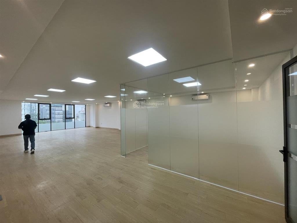 Cho thuê văn phòng phố mễ trì dt 150m2 giá cực rẻ bàn giao ngay  em 0972 524 *** để đi xem