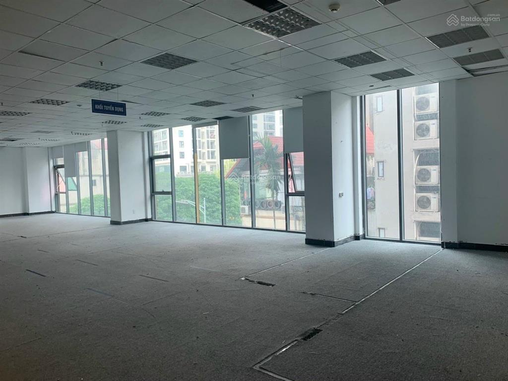 Cần cho thuê gấp sàn văn phòng tại cầu giấy, phố trung kính, dt 200m2, giá thuê chỉ 250.000đ/m2/th